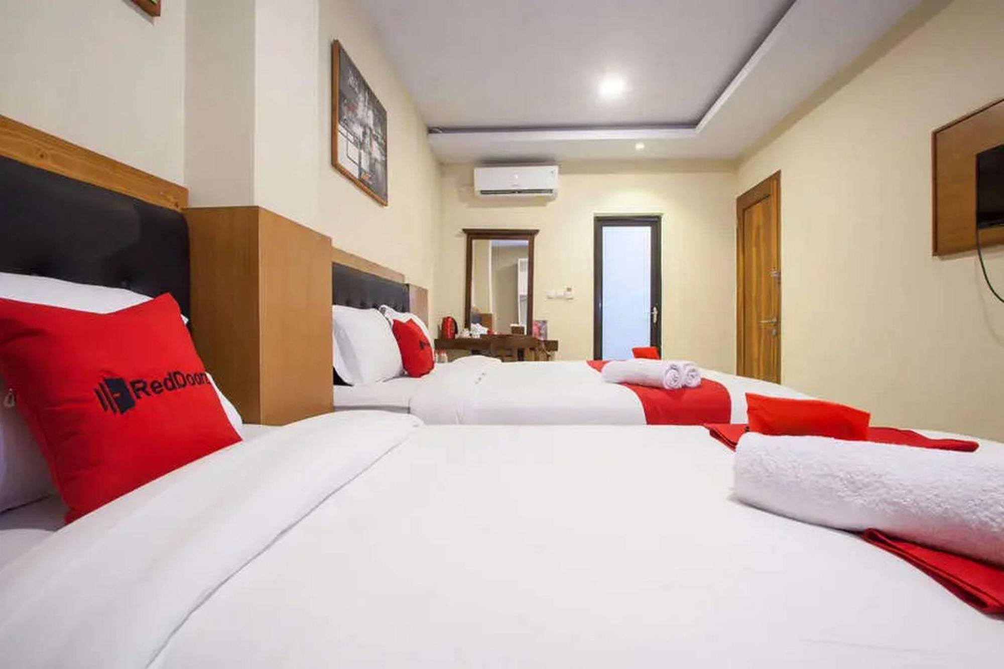 Reddoorz Premium @ Jalan Cengkeh Malang Hotel Eksteriør billede