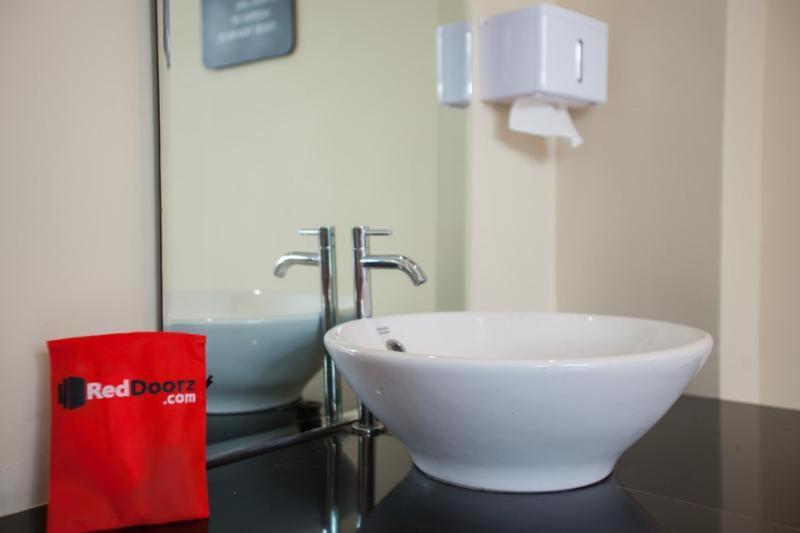Reddoorz Premium @ Jalan Cengkeh Malang Hotel Værelse billede